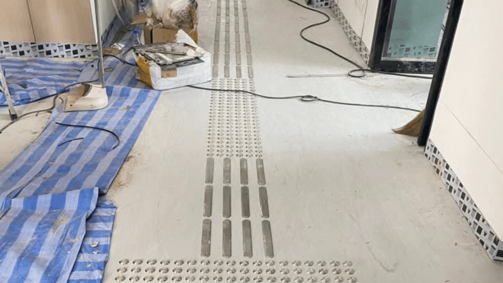 หมุดทางเดินคนพิการ